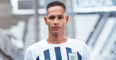 Renzo Garcés tras firmar con Alianza Lima