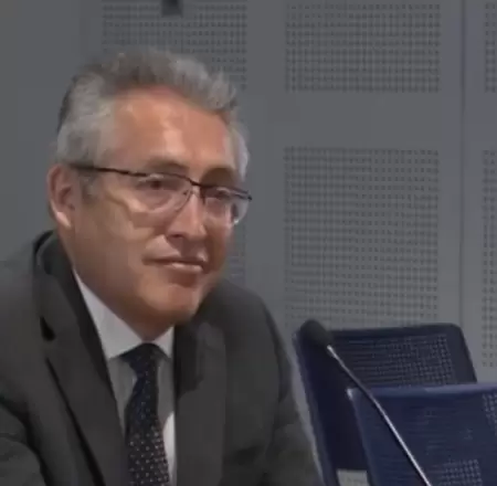 Jorge Flores Ancachi presenta denuncia constitucional contra fiscal de la Nacin