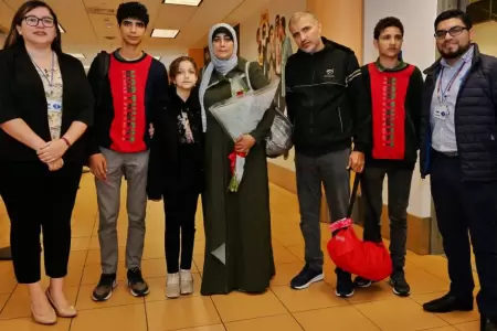 Peruana evacuada de Gaza llega con su familia al pas.