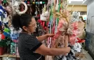 Canastas, arbolitos, adornos y panetones se venden en Trujillo a pocos das de la Navidad