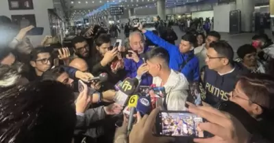 Piero Quispe recibido por hinchas en Mxico.