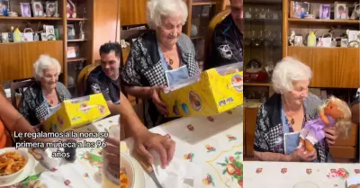 Abuelita de 96 aos recibe su primera mueca de regalo.