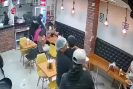 Delincuentes asaltan restaurante y amenazan a padre e hijo.
