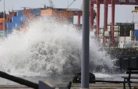 Marina de Guerra reporta cierre de puertos por oleajes an�malos.