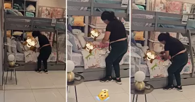 Mujer cambia paal de su beb en cama del Mall.