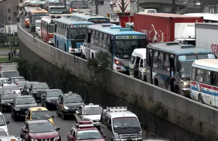 Lima cuenta con un siglo de atraso en transporte, asegura experto.