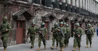 Gobierno de Colombia enva refuerzos militares a frontera con Ecuador.