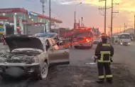 Ate: Vehculo se incendia mientras se abasteca de gasolina en un grifo