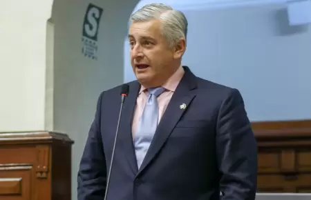 Juan Carlos Lizarzaburu denuncia a tres congresistas