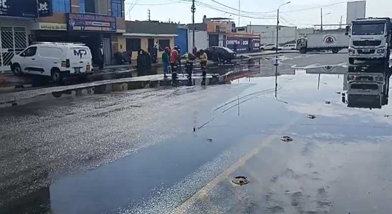 Intensa lluvia en la provincia del Santa inunda las calles