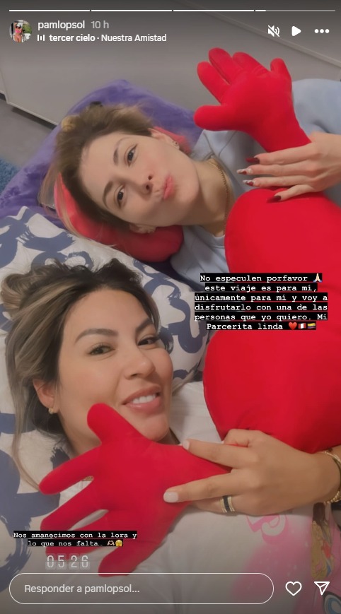 Pamela Lpez junto a su ntima amiga.