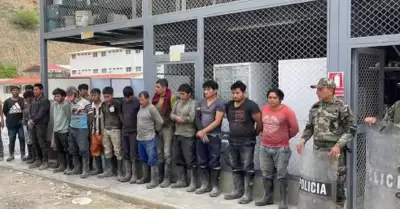 Policía detiene a 40 mineros ilegales con armas en Pataz.