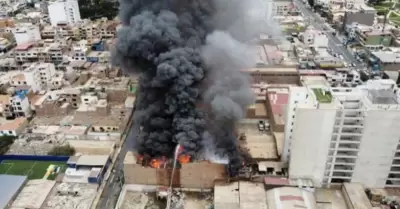 Incendio de grandes proporciones en San Miguel.