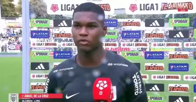 ngel de la Cruz tras debutar en Alianza Lima.