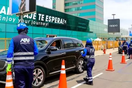 ATU detecta 48 taxis ilegales en Aeropuerto Jorge Chvez.