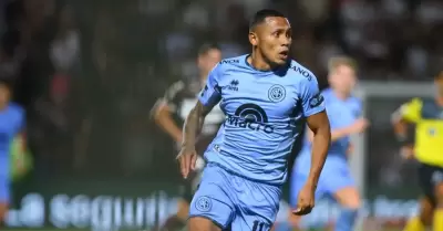 Bryan Reyna con camiseta de Belgrano.