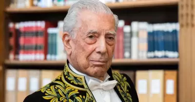 Mario Vargas Llosa recibi importante premio.