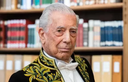 Mario Vargas Llosa recibió importante premio.