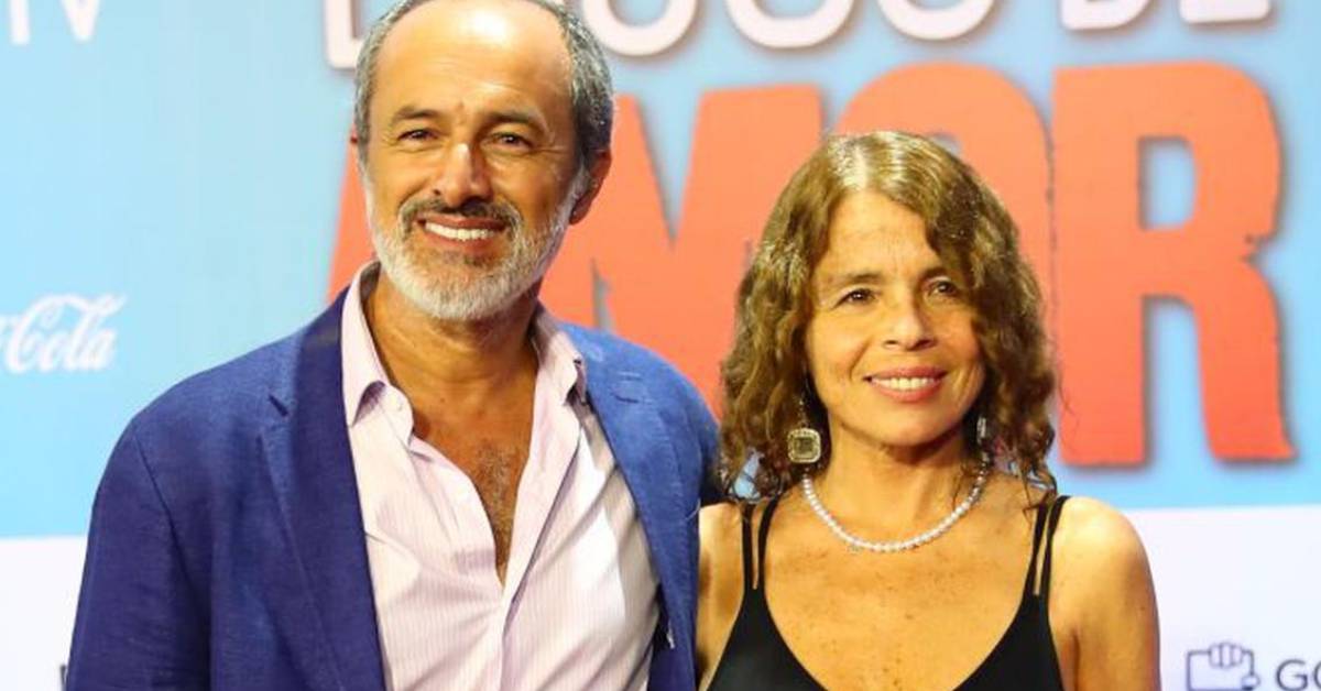Carlos Alc�ntara dedica mensaje a su esposa.