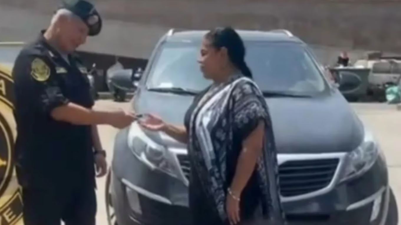 Eva Ayllón recuperó su carro.