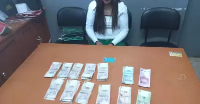 Detienen a mujer que camufl dinero en partes ntimas de su hija para ingresar a