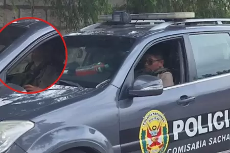 Dos policas son sorprendidos durmiendo dentro de su patrullero.