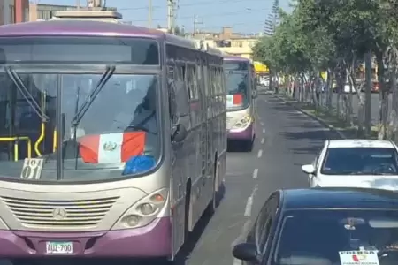 Caravana de 150 buses transitaron desde SJL a Cercado de Lima para protestar ant