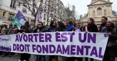Francia blinda el aborto constitucionalmente.