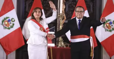 Dina Boluarte y Alberto Otrola.