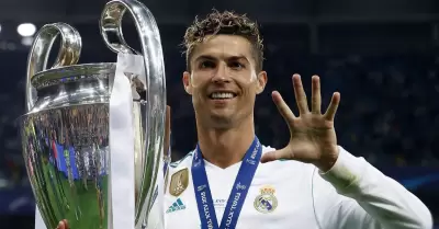 Cristiano Ronaldo felicita a Real Madrid.