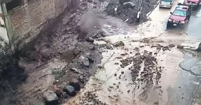 Paucarpata termina destruido tras cada de intensas lluvias en Arequipa.