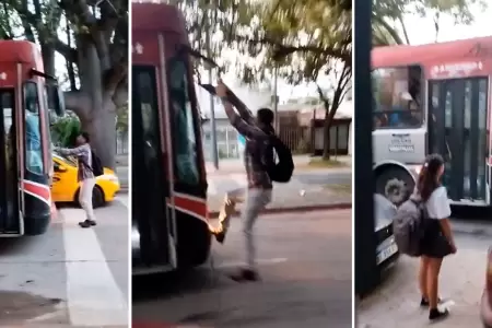 Hombre se cuelga del bus para que su hija suba.