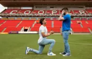 En su estadio! Futbolista sorprende a su novio y le pide matrimonio: "Pronto seremos marido y marido"
