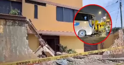 Bus interprovincial impacta contra casa en Surco.