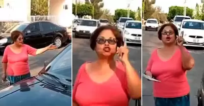 Mujer impone multas por estacionarse frente a su casa.