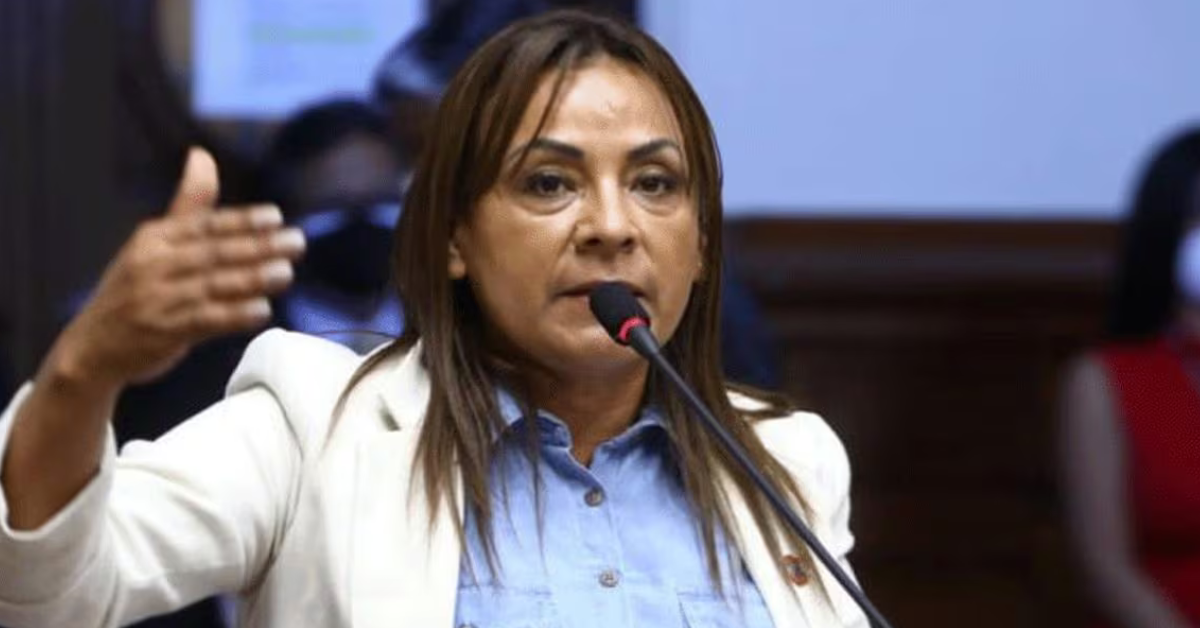 Kira Alcarraz renuncia a cupo de Comisión de Ética que le cedió Darwin Espinoza tras presuntos favorecimientos