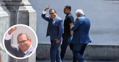 Alberto Otrola acudi a Palacio de Gobierno
