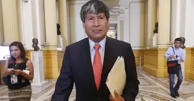 Fiscala cit hoy a gobernador de Ayacucho por 'caso Rolex'