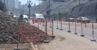 Deslizamiento de rocas en Miraflores tras sismo.