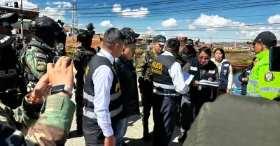 Polica de Bolivia entrega a cabecilla de organizacin criminal.