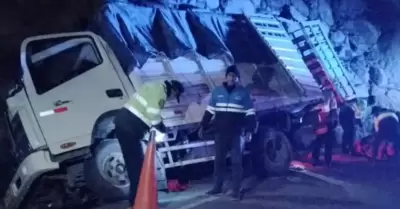 Dos muertos y 7 heridos deja terrible accidente vehicular en Cusco.