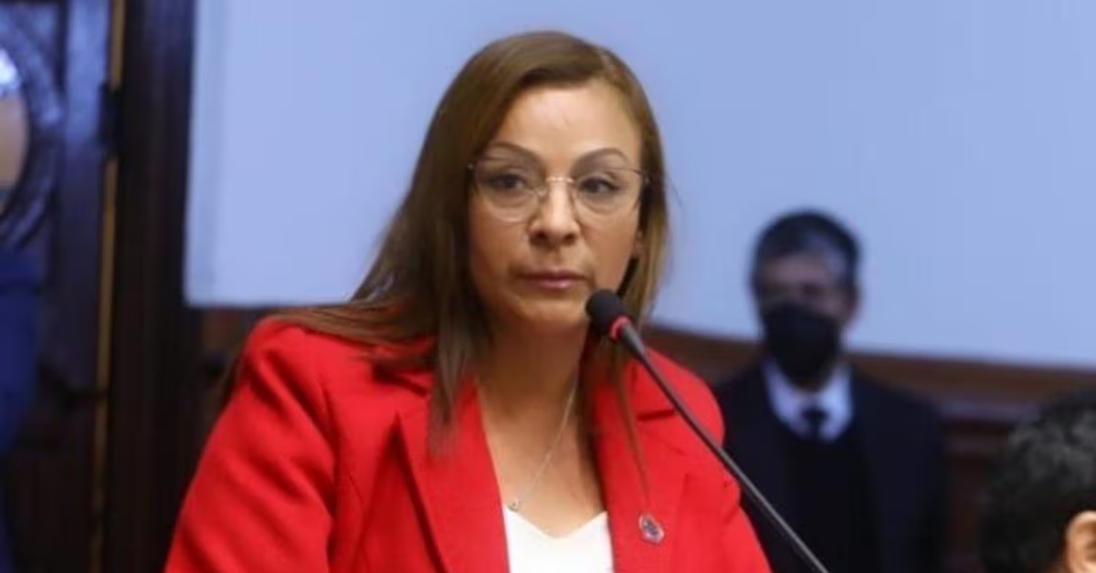 Kira Alcarraz: Denuncian que congresista viajó a la India en plena semana de representación