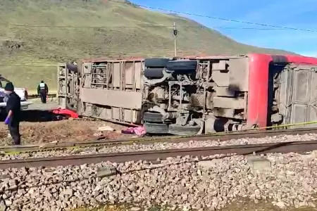 Bus se volc y dej al menos 10 fallecidos en carretera Juliaca-Cusco.