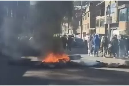 Estudiantes de la Universidad de Huancavelica bloquean carreteras