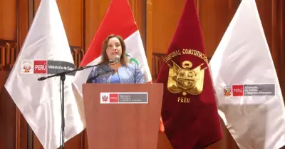 Dina Boluarte tras presentarse en la Fiscala por caso Rolex.