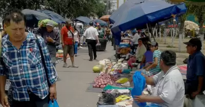 Casi el 30% de peruanos piensa emigrar en busca de mejores oportunidades