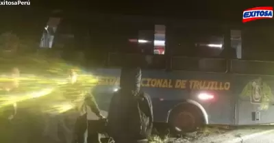 Bus de la Universidad Nacional de Trujillo choca contra cerro