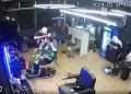 �De terror! Hombre es acribillado por sicarios en una barber�a: Su hijo presenci� el crimen (VIDEO)