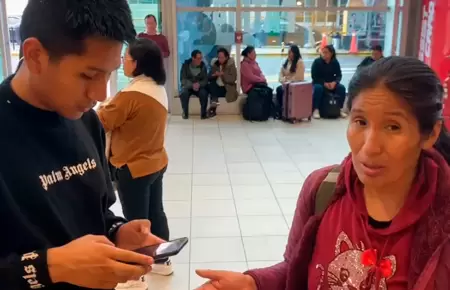 Leonardo Cahuapaza y su madre varados en el aeropuerto Jorge Ch�vez.