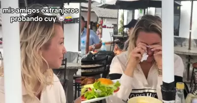 Turista sorprendida por plato de cuy frito en restaurante